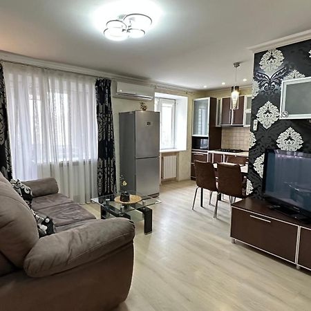 Apartment On Nauki Avenue 102 Dnjepropetovsk Buitenkant foto